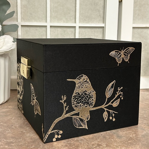 Estée Lauder Decorative Box - Picture 2 of 10
